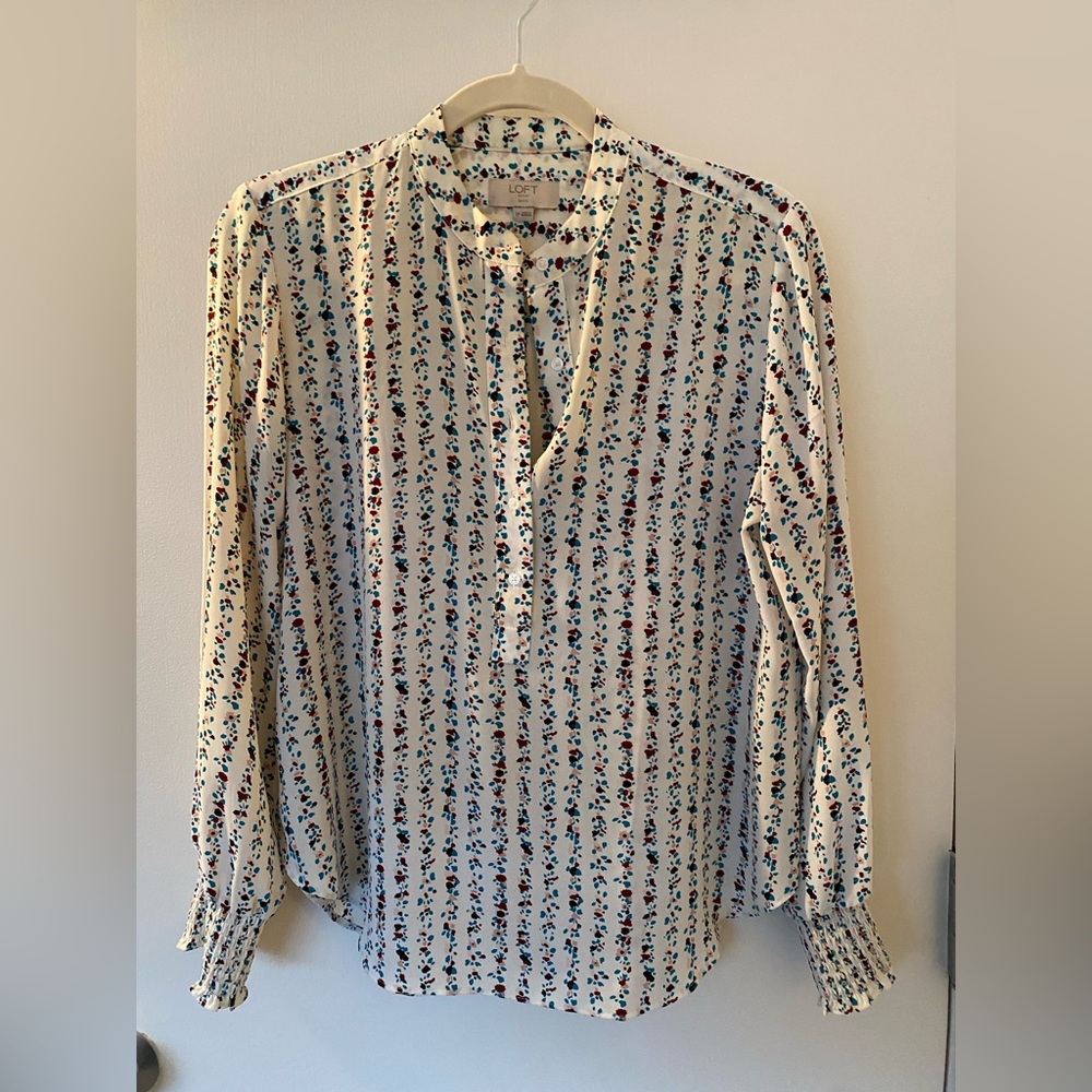 LOFT silky flowy blouse size small petite in very good condition